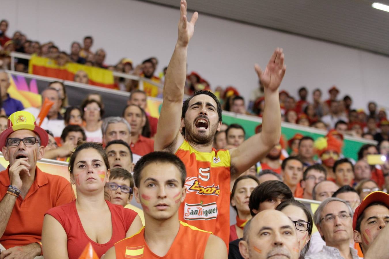 La grada, con la Selección de Baloncesto