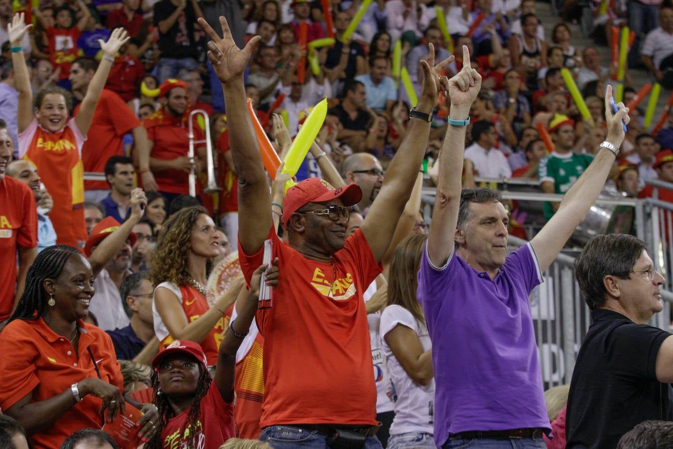 La grada, con la Selección de Baloncesto