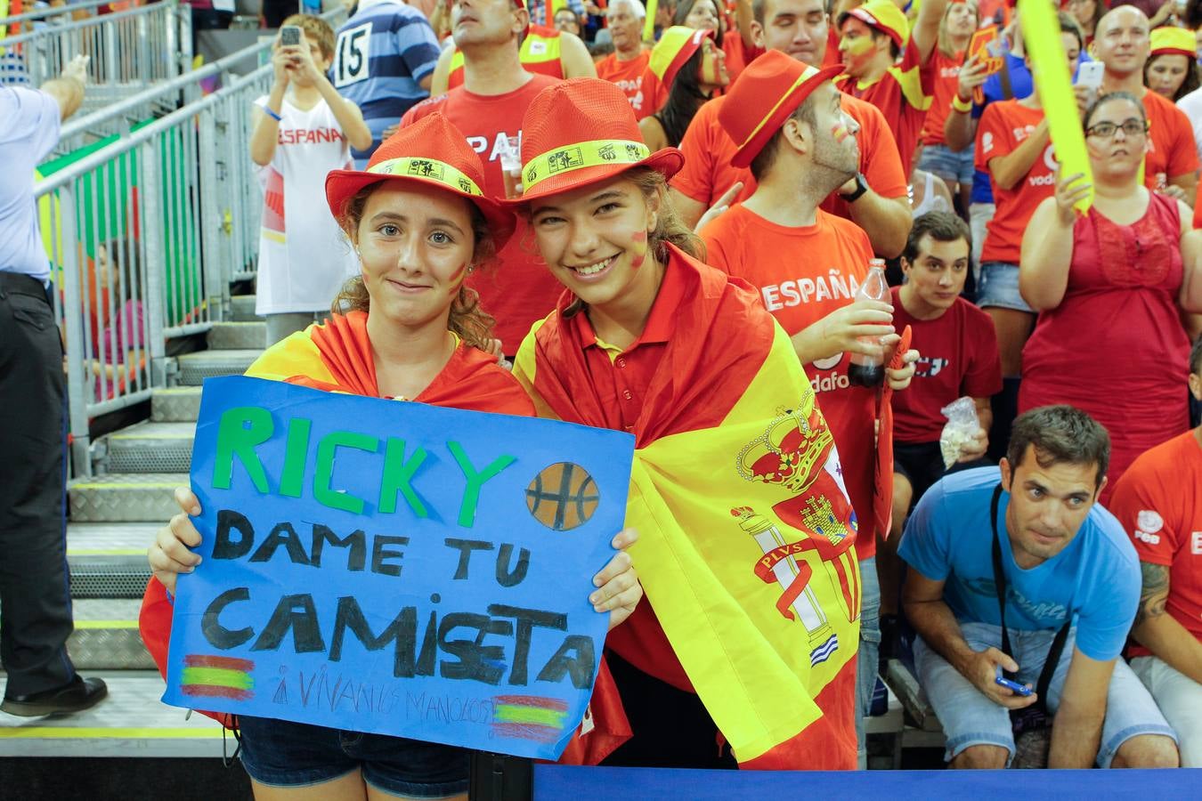 La grada, con la Selección de Baloncesto