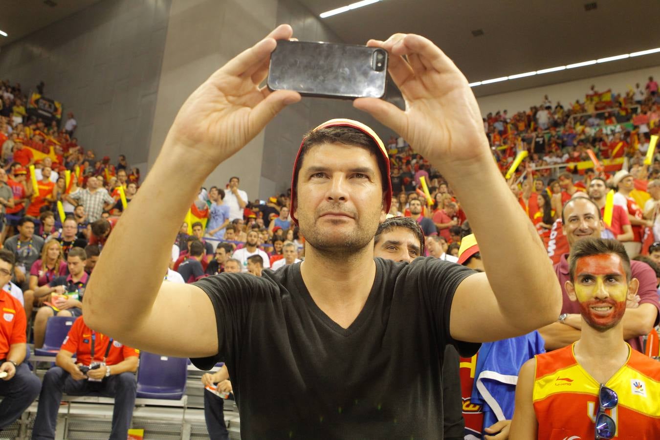 La grada, con la Selección de Baloncesto