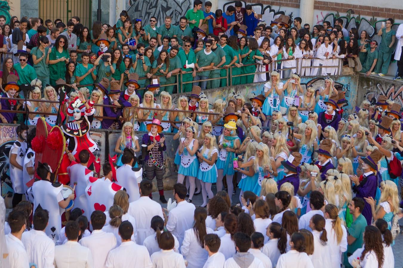 Novatadas en el &#039;País de las Maravillas&#039;