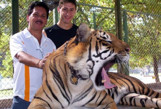 Quieren cerrar el zoo argentino donde puedes tocar a los animales