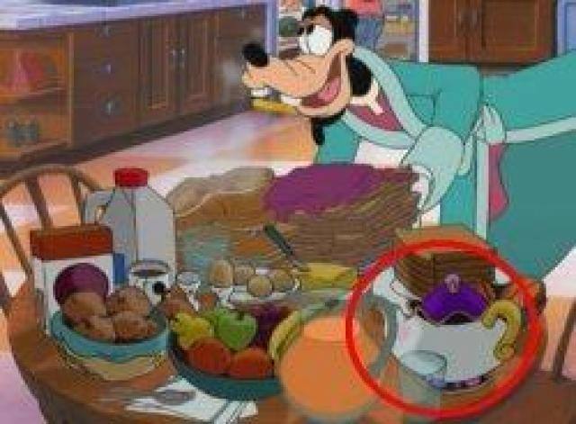 Señora Potts (La Bella y la Bestia) en la película de Goofy. 