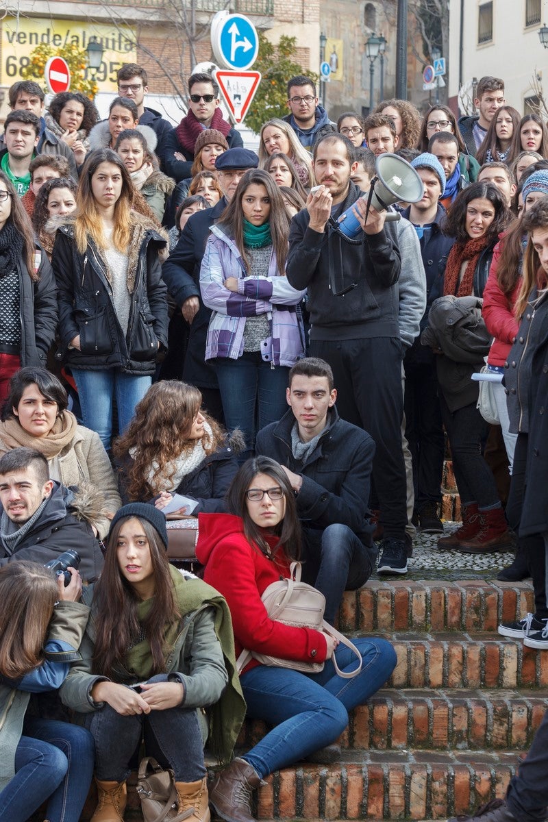 Estudiantes de Arquitectura piden en la calle la mudanza al Realejo