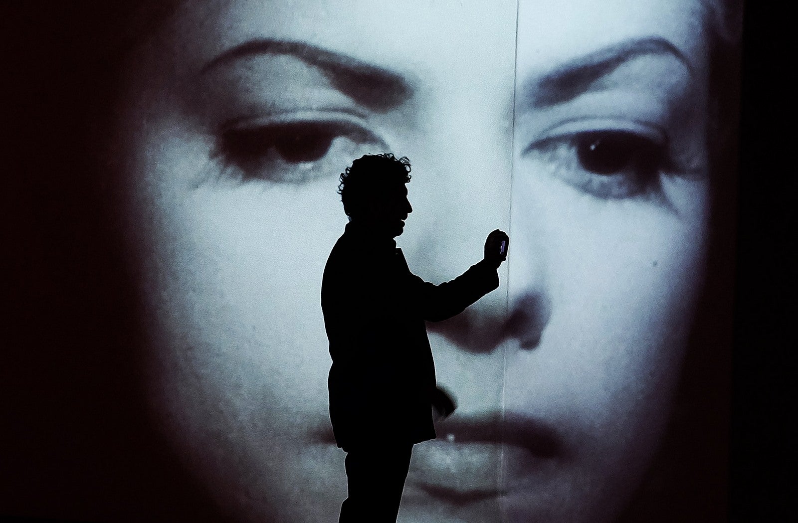 Exposición "Bajo el cielo de México: Gabriel Figueroa, Arte y Cine exposición" en El Museo del Barrio en Nueva York.