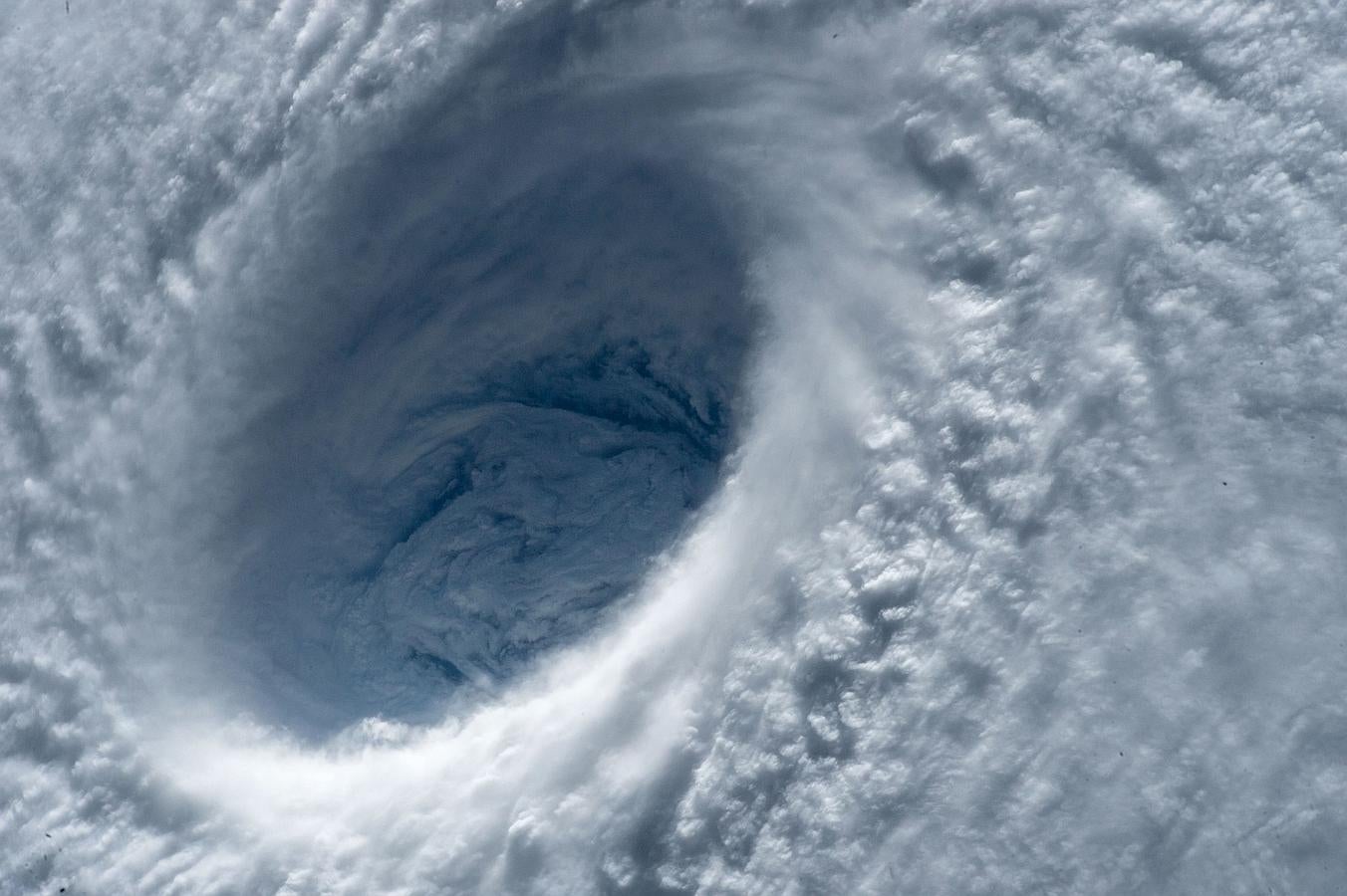 Gran "ojo" de Typhoon Maysak, categoría 5 fue capturado por los astronautas a bordo de la Estación Espacial Internacional.