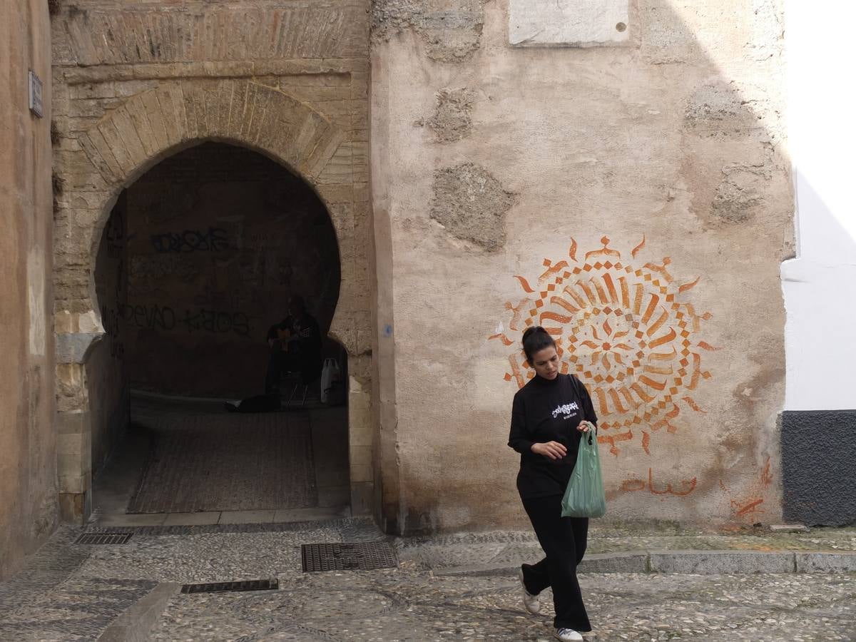 Nuevos grafitis en el Arco de las Pesas y Plaza Larga