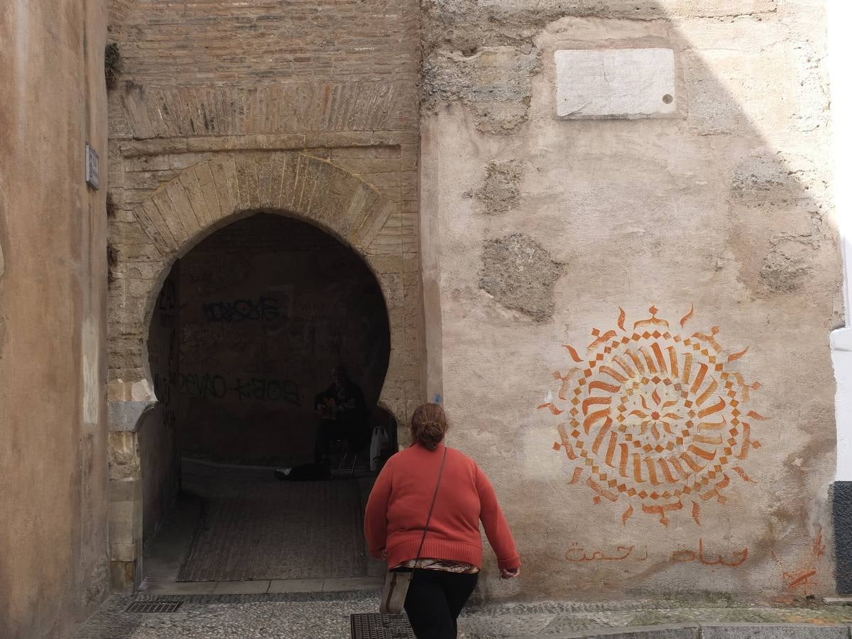 Nuevos grafitis en el Arco de las Pesas y Plaza Larga