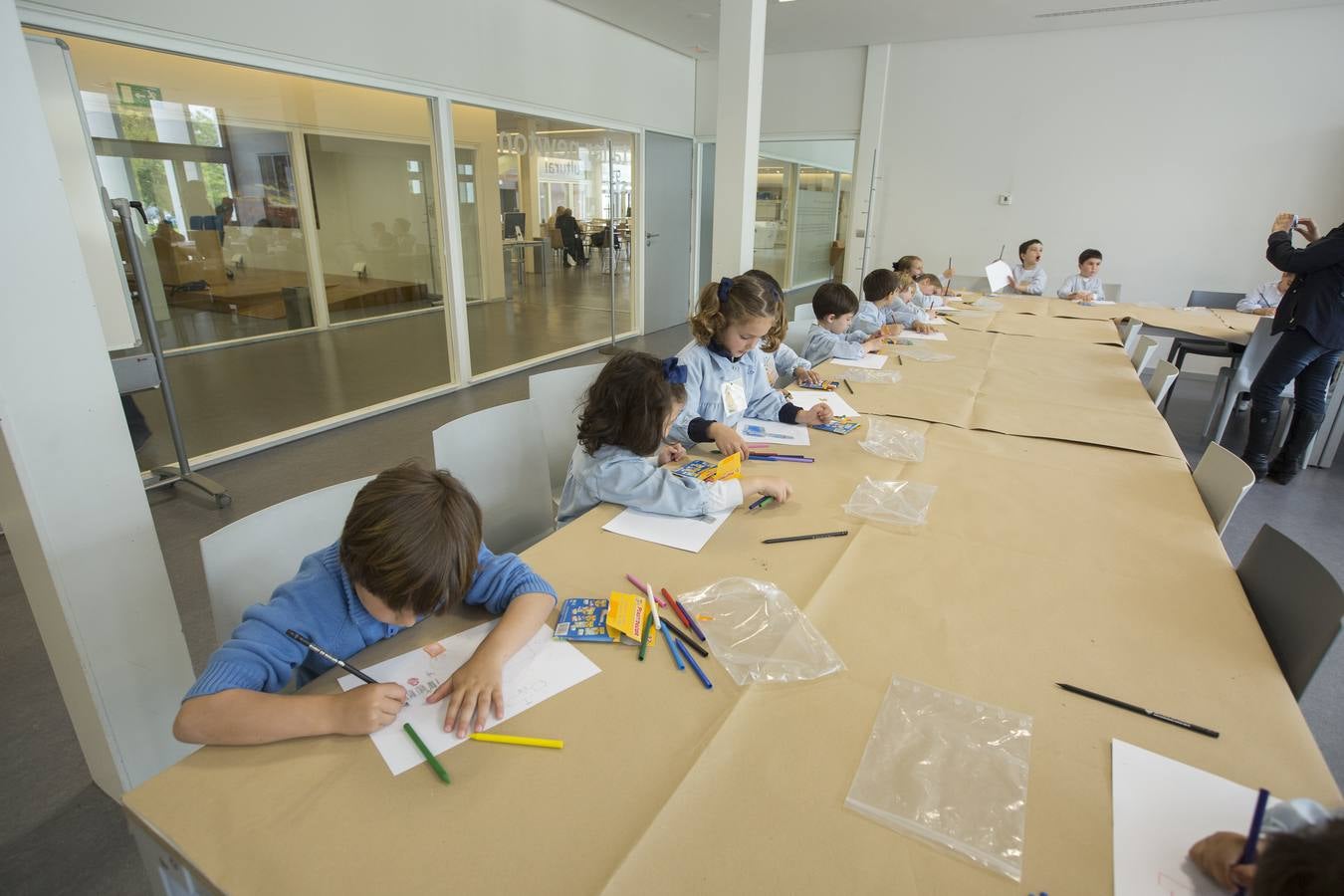 Pintura y dibujo infantil sobre Sanidad Militar