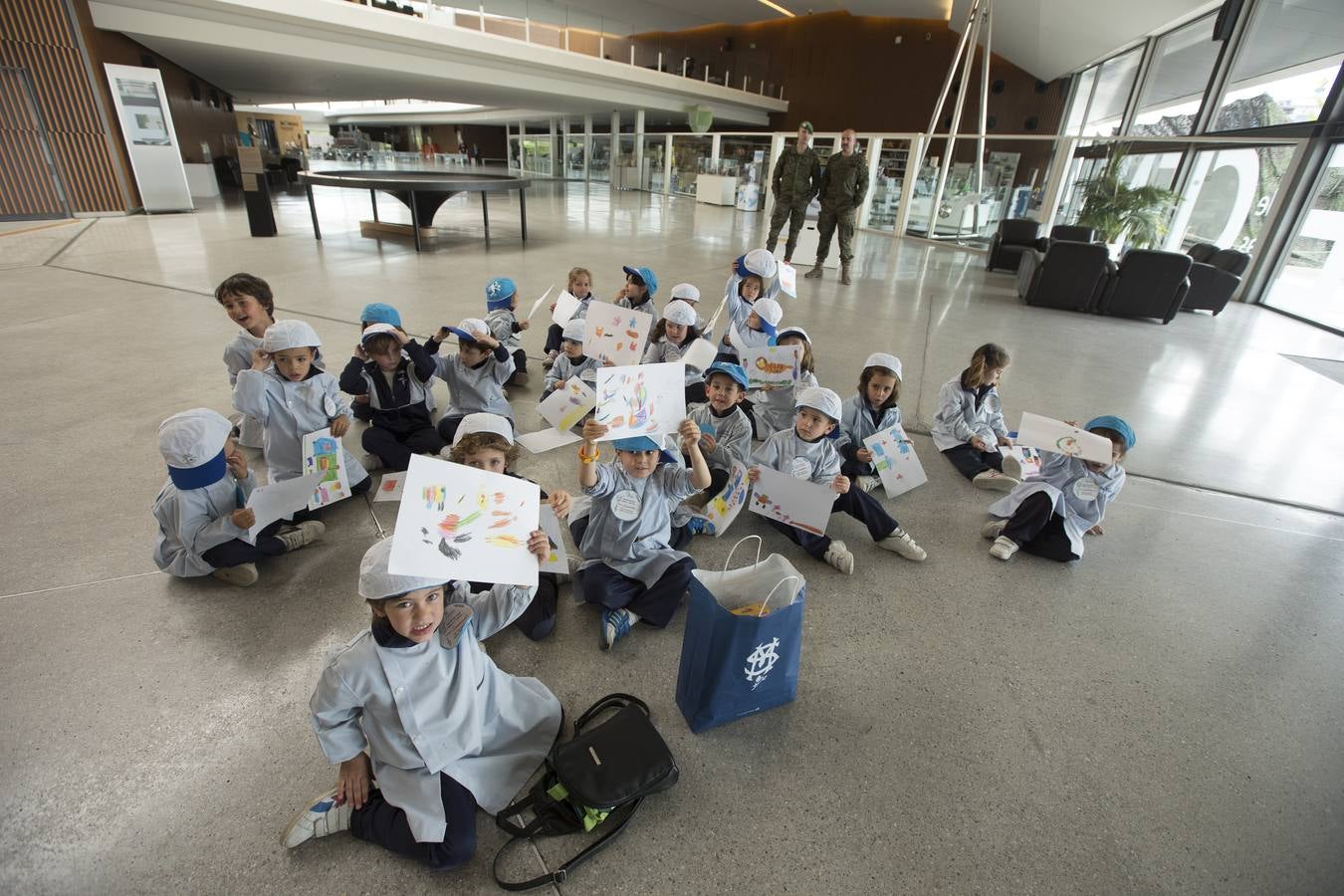 Pintura y dibujo infantil sobre Sanidad Militar