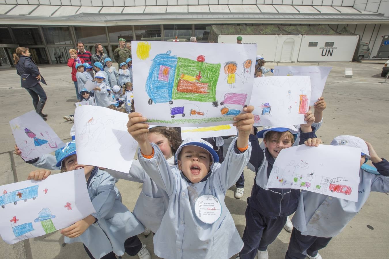 Pintura y dibujo infantil sobre Sanidad Militar