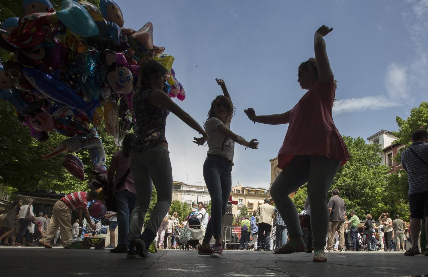 Calor y color en el Día de la Cruz