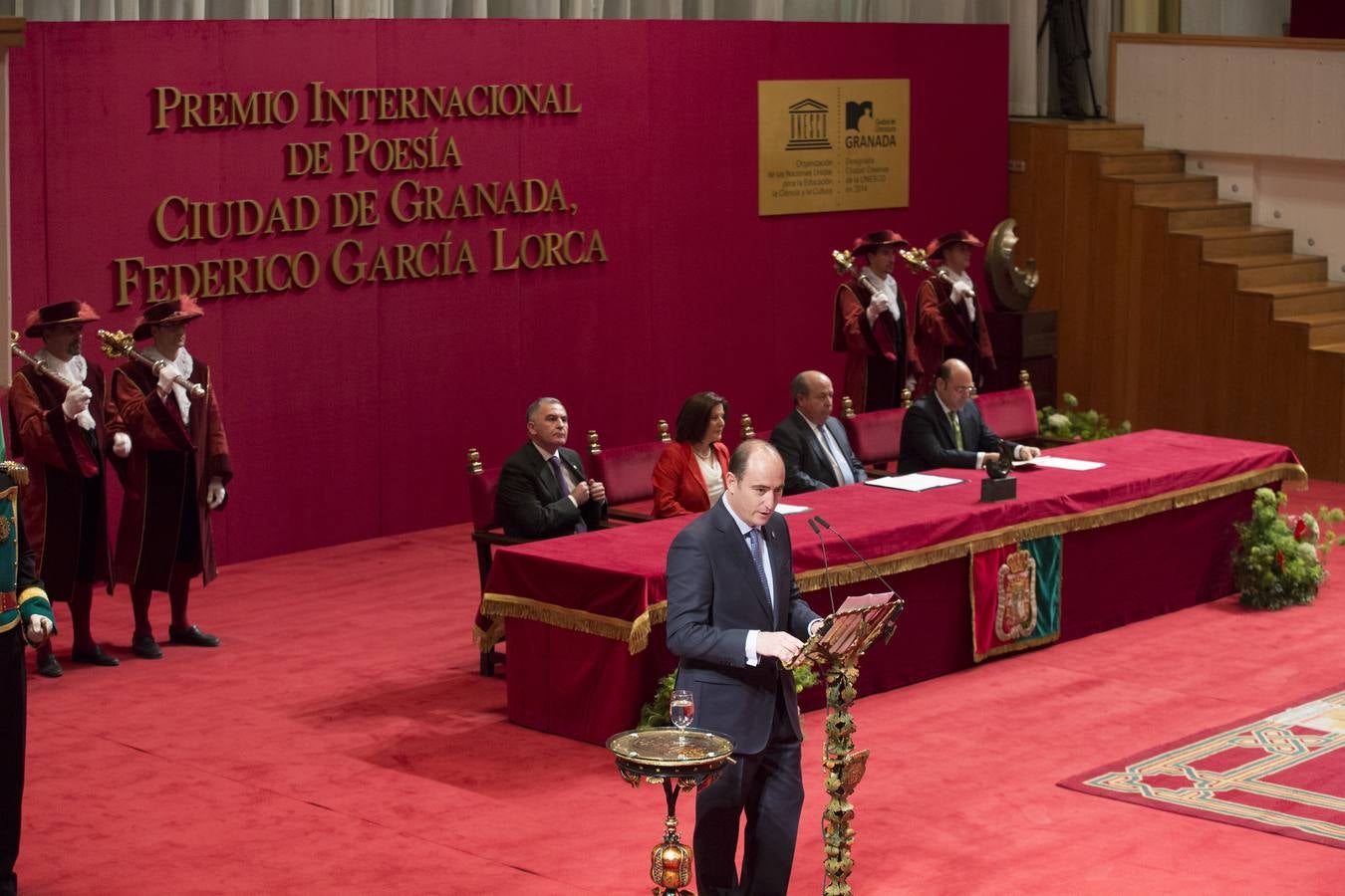 Guillén reivindica el &quot;tono elegíaco&quot; de la poesía, que se alimenta del &quot;tiempo&quot;