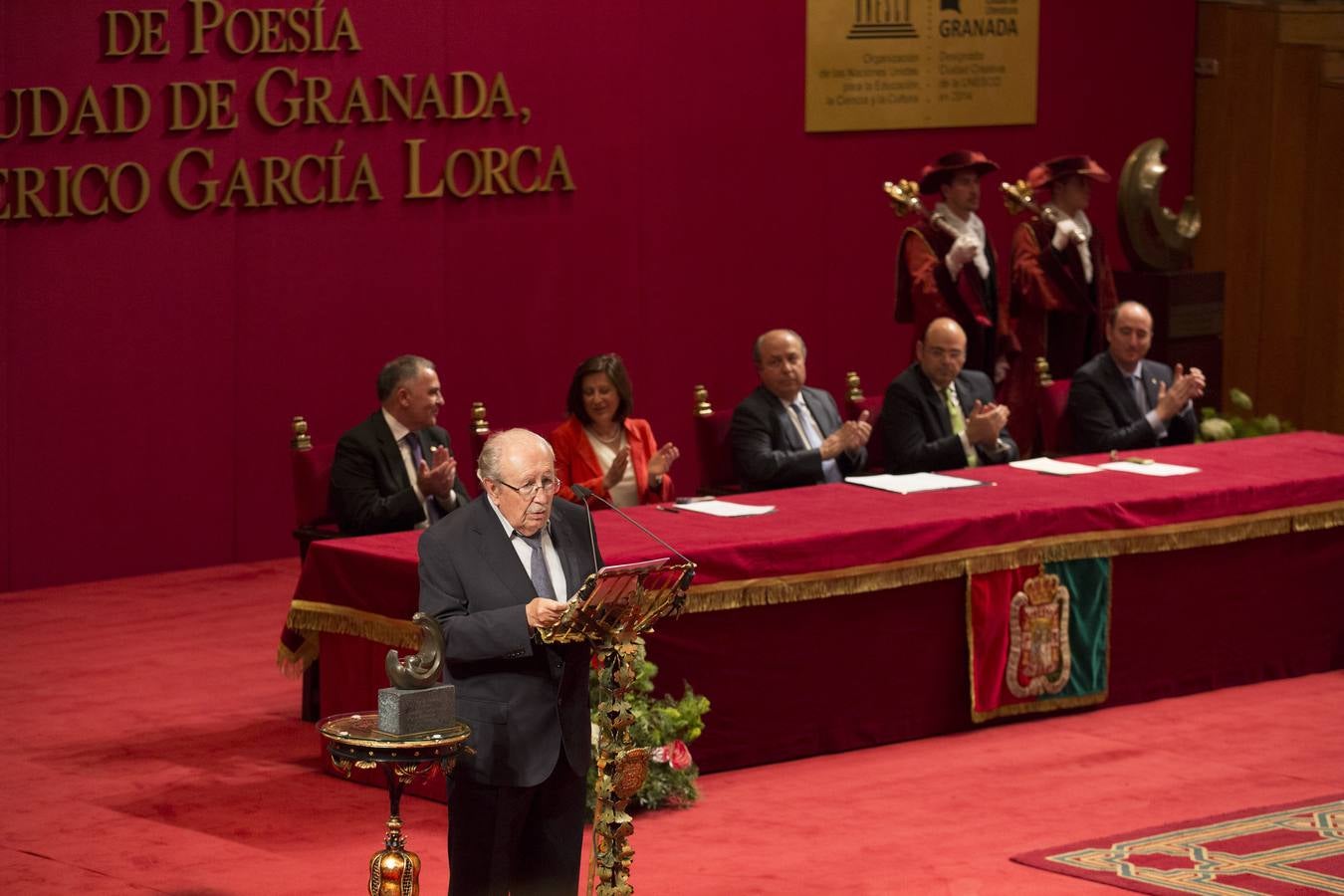 Guillén reivindica el &quot;tono elegíaco&quot; de la poesía, que se alimenta del &quot;tiempo&quot;