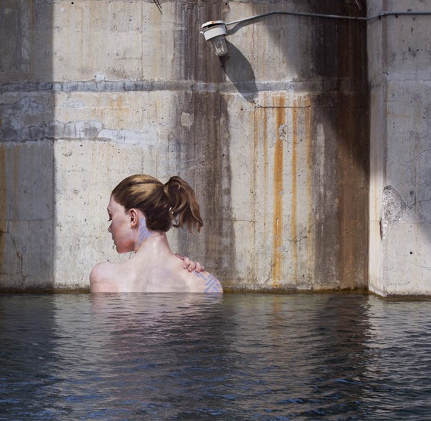 Espectaculares pinturas de mujeres realizadas sobre una tabla de surf