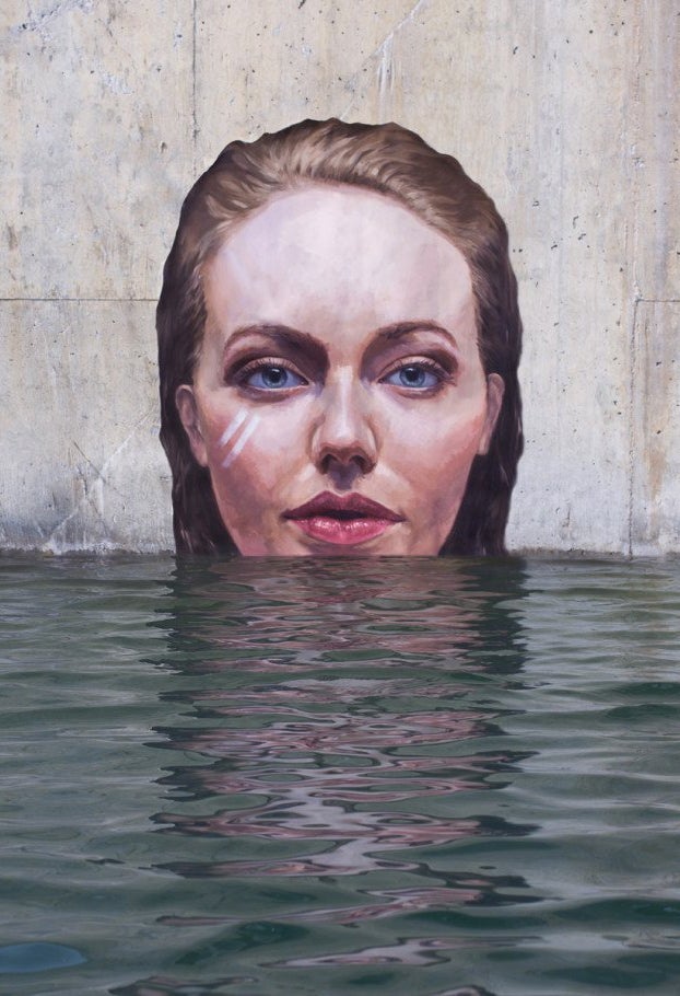 Espectaculares pinturas de mujeres realizadas sobre una tabla de surf