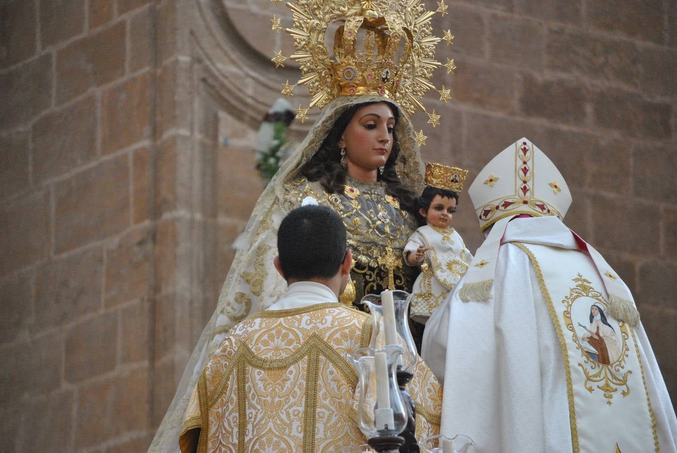 Derroche de solemnidad y fervor en la coronación de la Virgen del Carmen