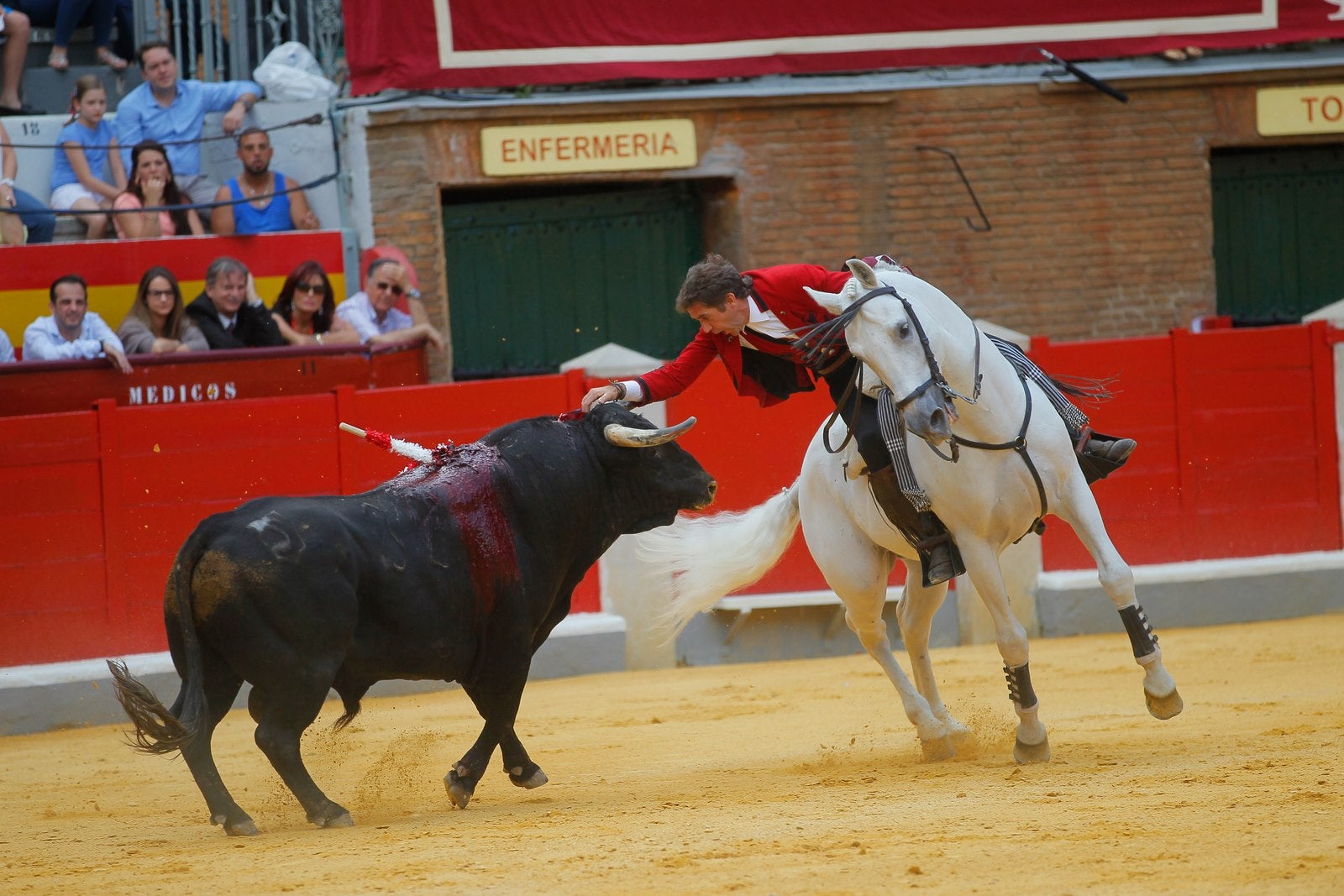 Hermoso de Mendoza pone el broche triunfal a la feria del Corpus de Granada