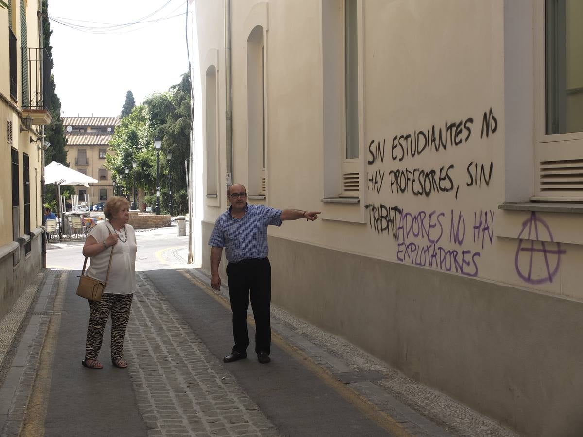 La Hermandad de los Favores denuncia unas pintadas blasfemas