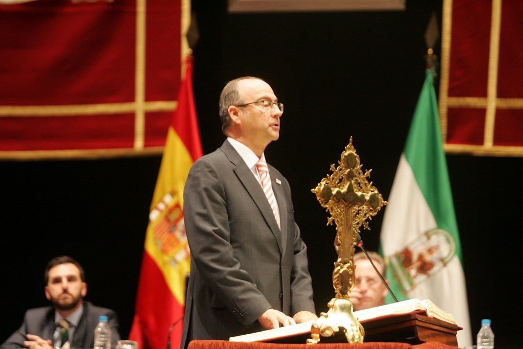 Un tenso pleno da por sorpresa la alcaldía de Almería a Rodríguez-Comendador