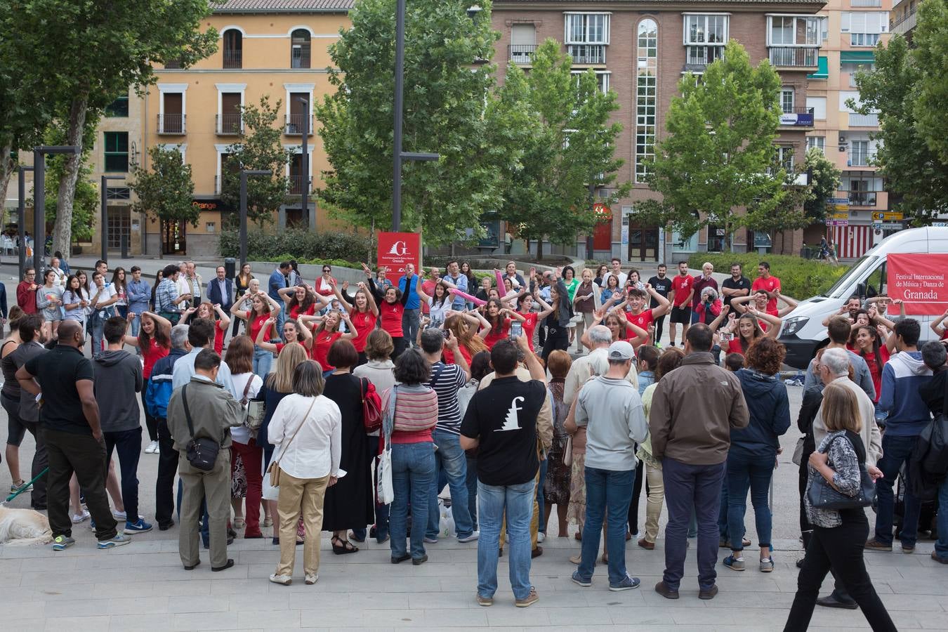El FEX llena de música y color Granada