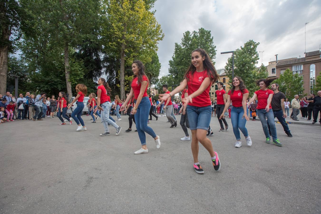 El FEX llena de música y color Granada