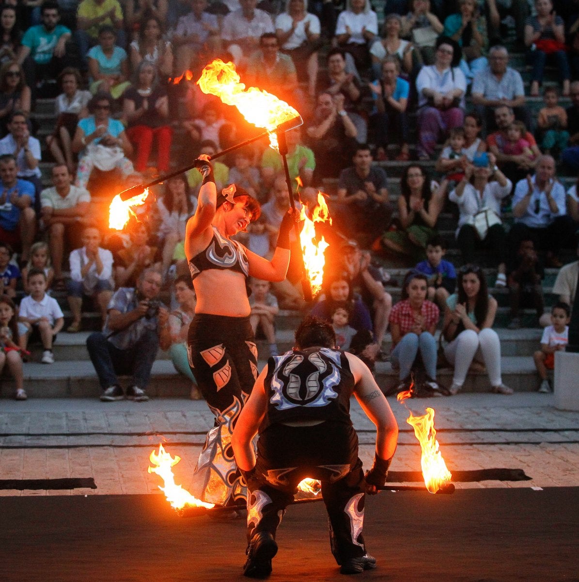 Espectáculo de fuego en el Festival de Extensión