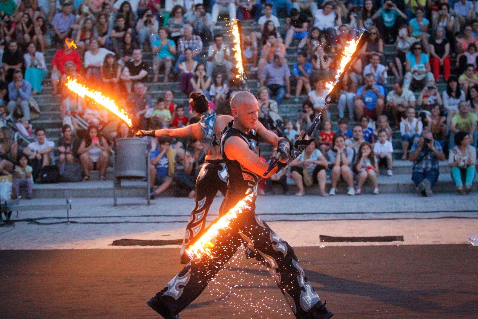 Espectáculo de fuego en el Festival de Extensión