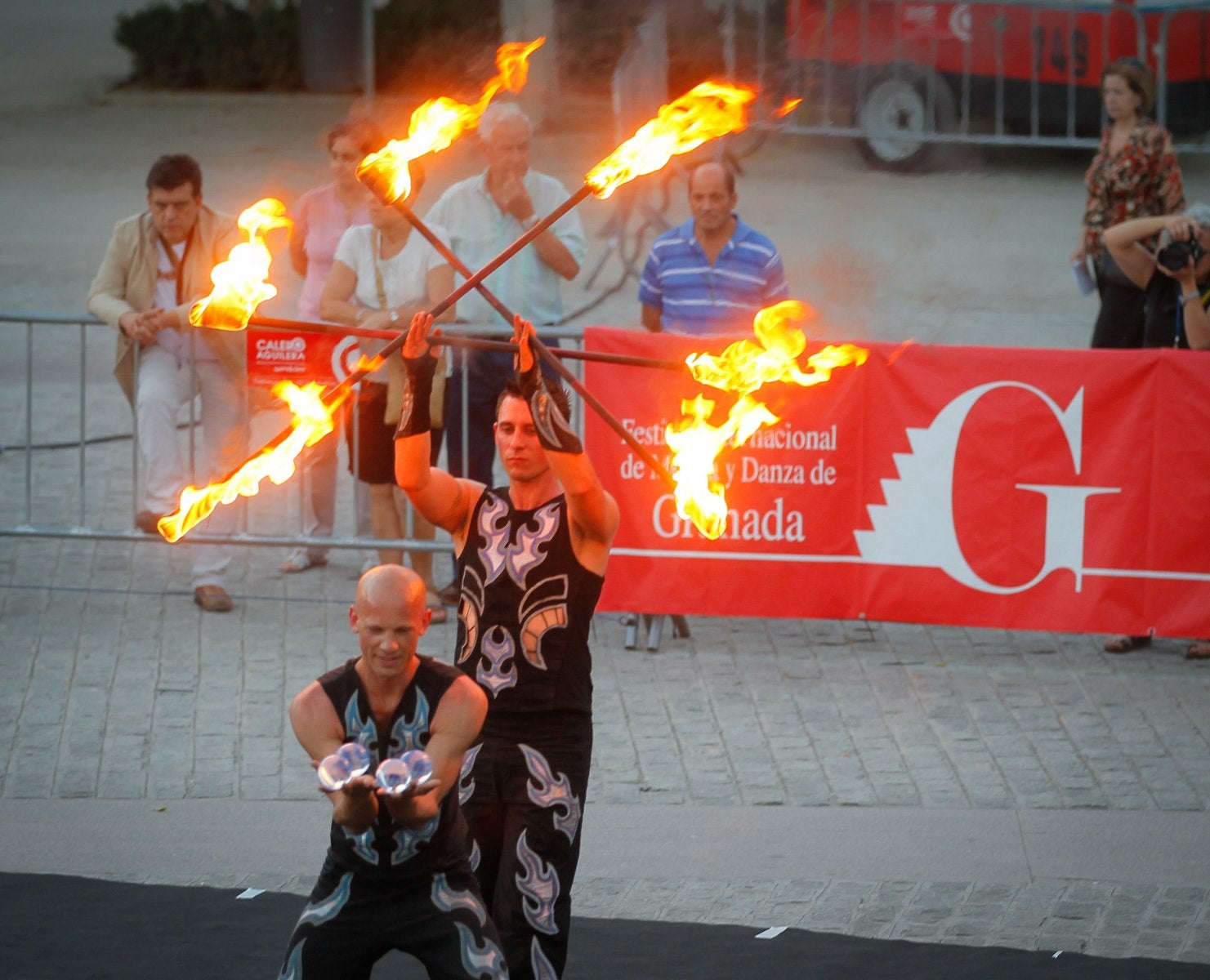 Espectáculo de fuego en el Festival de Extensión