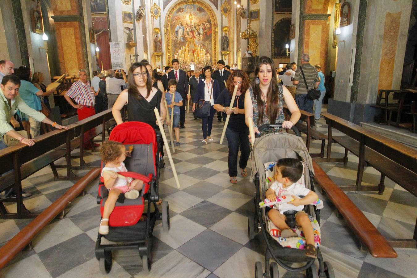 La Virgen del Rosario vuelve a &#039;su&#039; Carrera del Darro