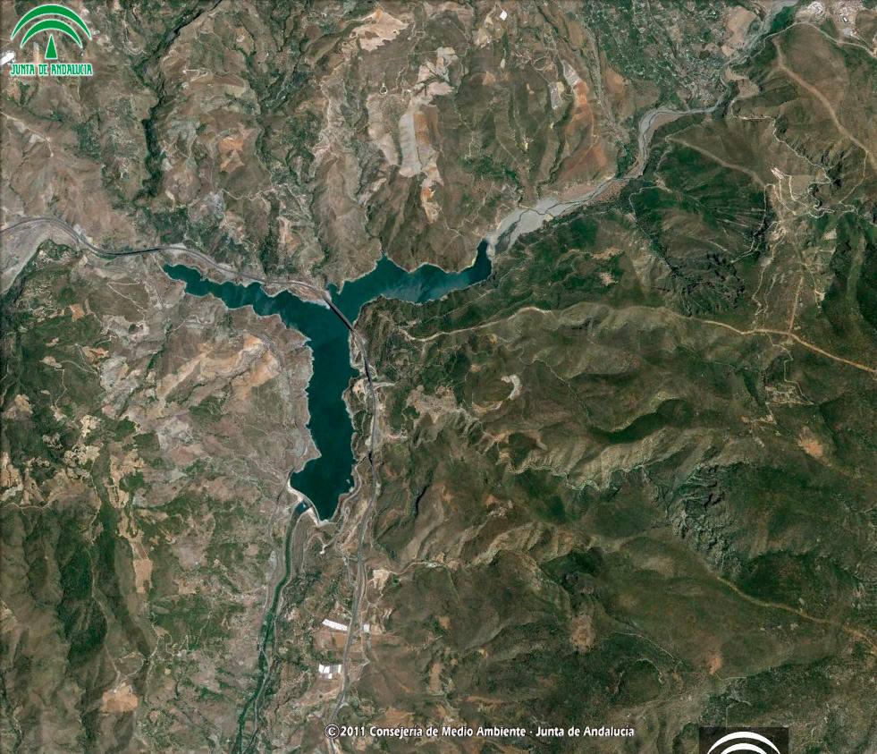 Rules. Actualidad. La superficie de agua embalsada y láminas de agua se ha multiplicado por más de 500, y ha dejado imágenes muy diferentes a como era el territorio hace 50 años, como la presa de Rules que embalsa en el Guadalfeo las aguas de la Alpujarra y el valle de Lecrín. En 1956 la imagen era la de un cauce virgen entre las sierras de Lújar, Pinos del Valle y la Alpujarra. Zonas áridas y pequeños cultivos.