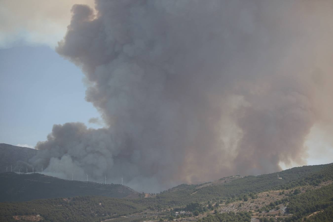 Alerta por un incendio forestal en Gualchos