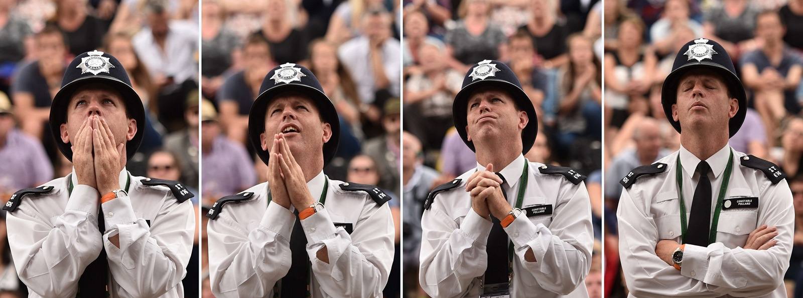 Una combinación de imágenes muestra a un policía británica durante la final de Wimbledon entre el serbio Novak Djokovic y el suizo Roger Federer.