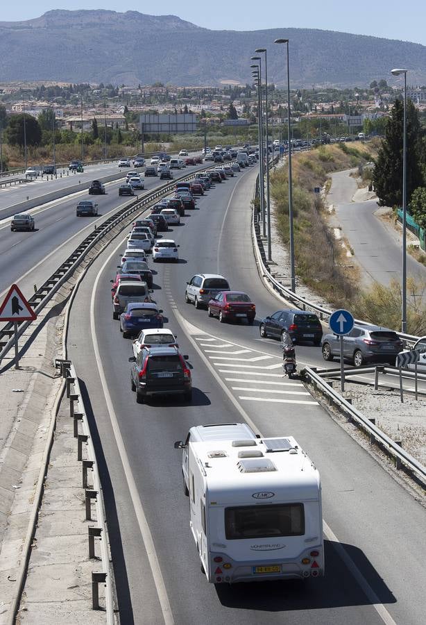 Atascos hacia la Costa en el inicio de las vacaciones de agosto