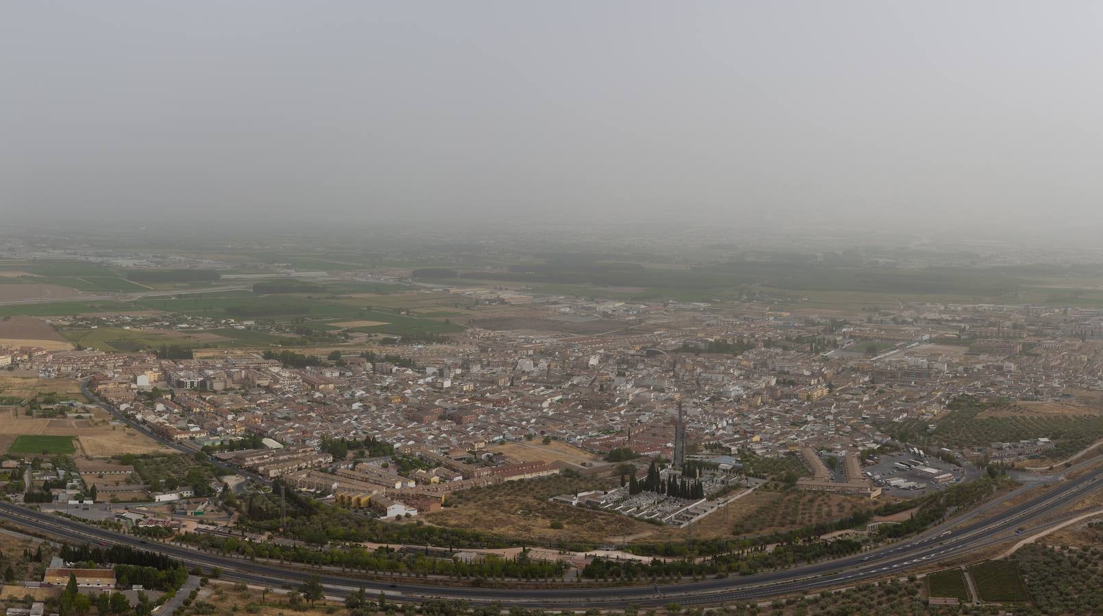 Vista de Granada con el polvo en suspensión