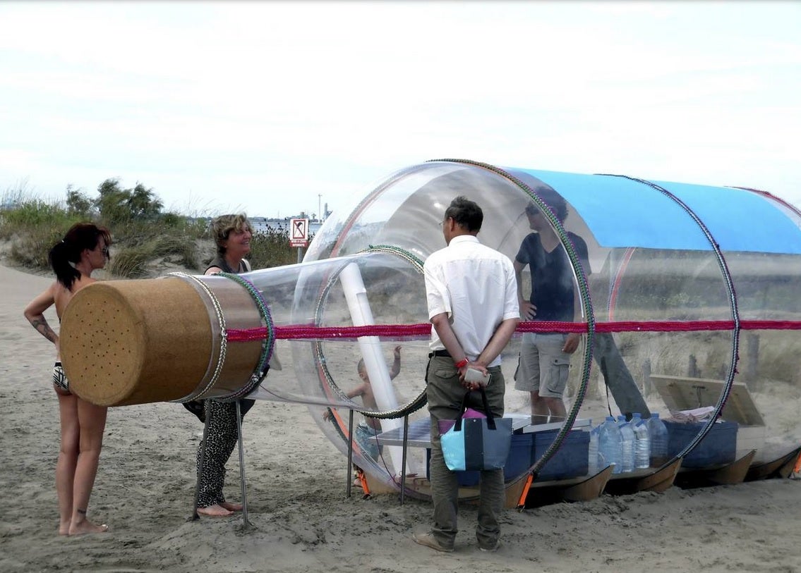 Viaje dentro de una botella la nuevo reto del artista aventurero Abraham Poincheva