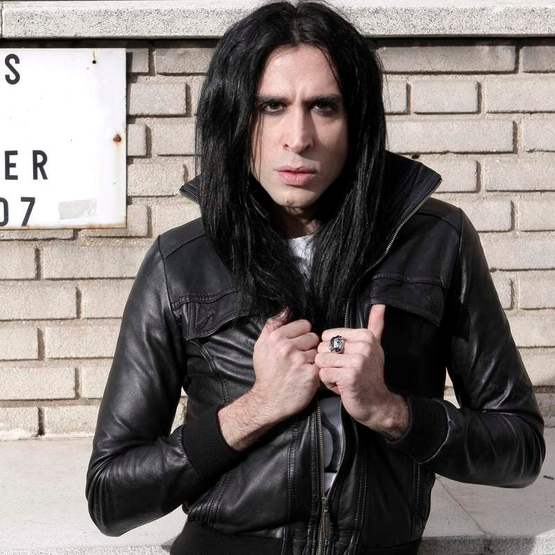 Mario Vaquerizo. Mantiene una dieta verdaderamente estricta que le hace mantenerse en esa delgadez que le caracteriza y que está compuesta por cortezas de cerdo y cerveza