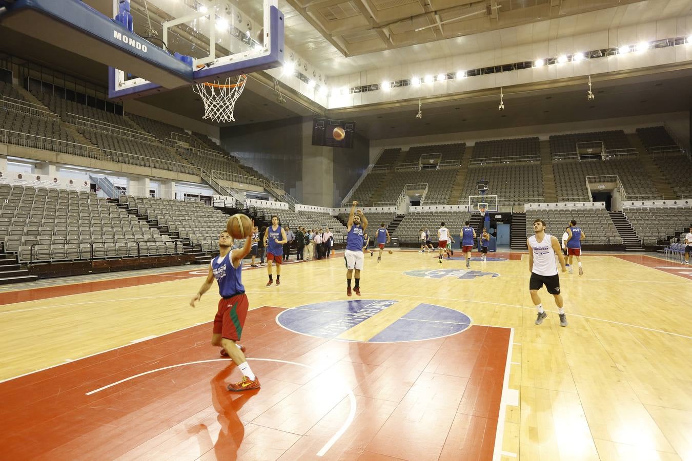 El balón ya bota en el Palacio