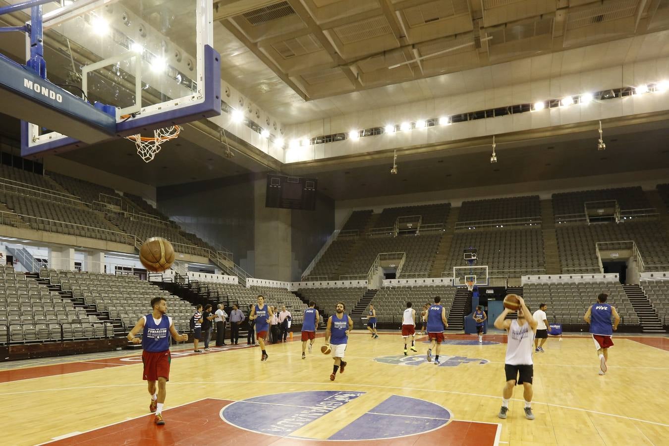 El balón ya bota en el Palacio