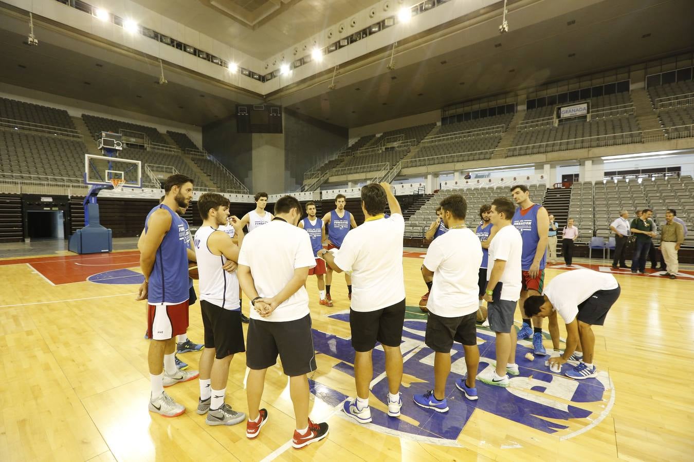 El balón ya bota en el Palacio