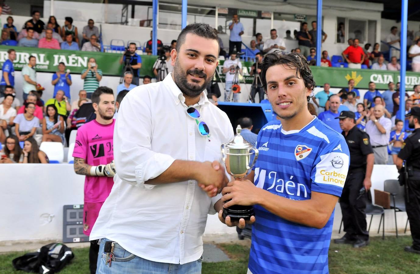 La fiesta, fuera de Linarejos