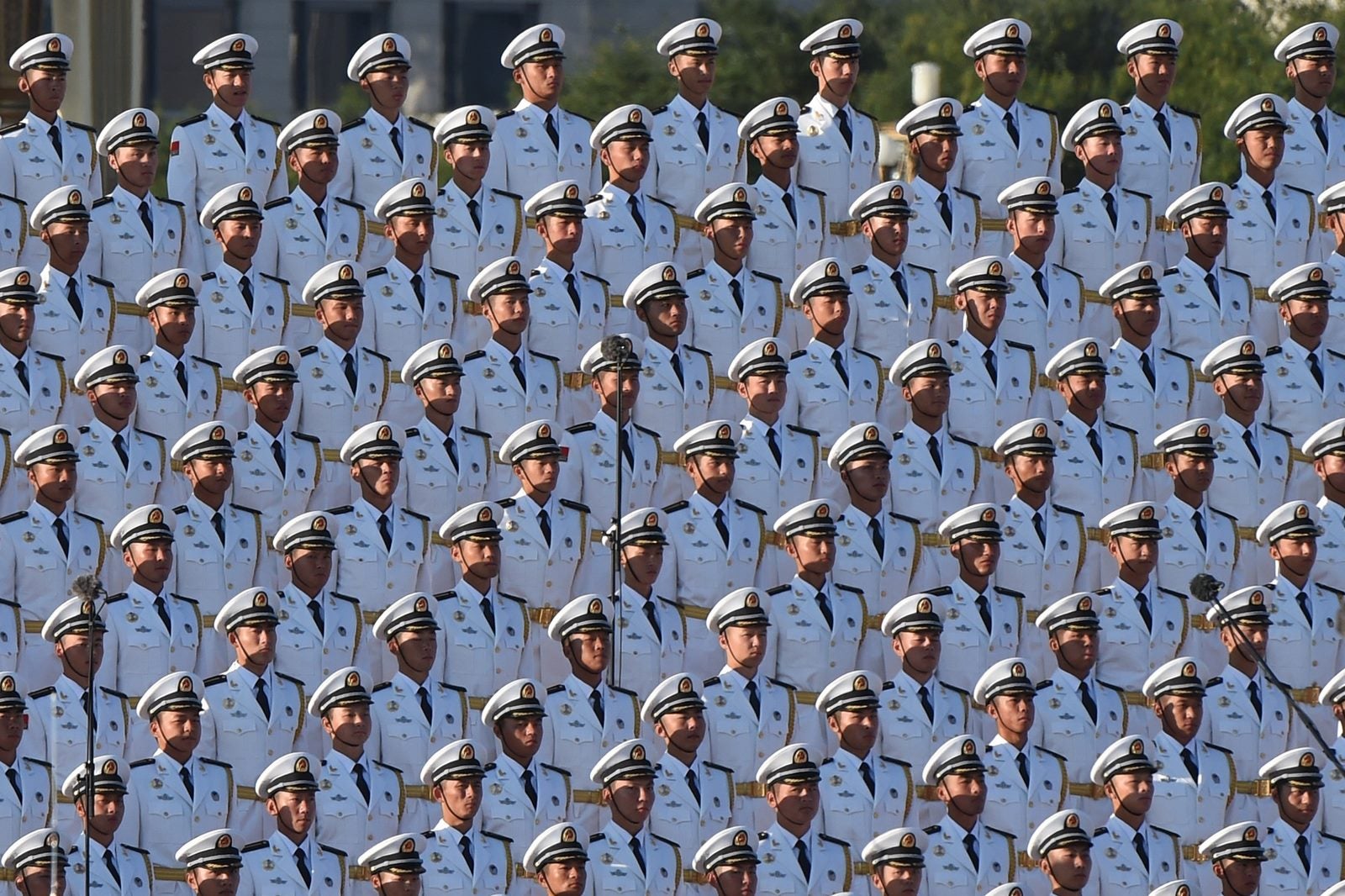 Un coro militar chino en el desfile militar en la plaza de Tiananmen en Beijing.