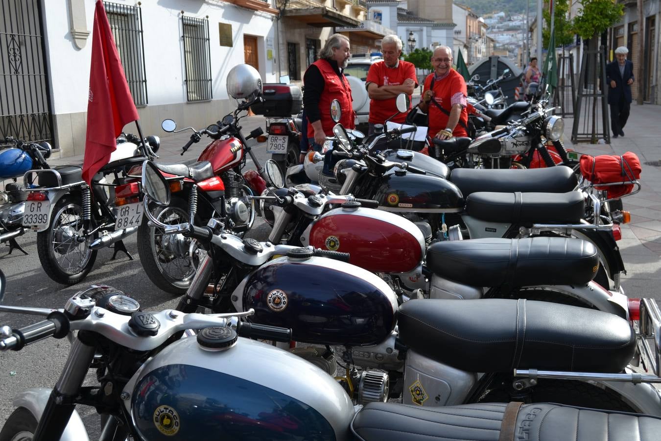Salida de la XVIII Concentración de Motos Clásicas de Pinos Puente