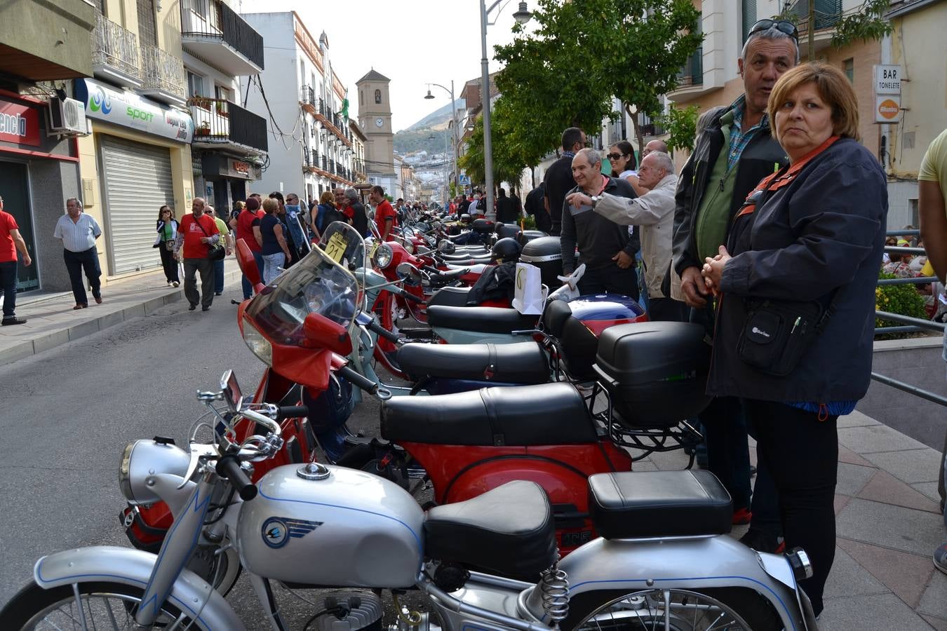 Salida de la XVIII Concentración de Motos Clásicas de Pinos Puente