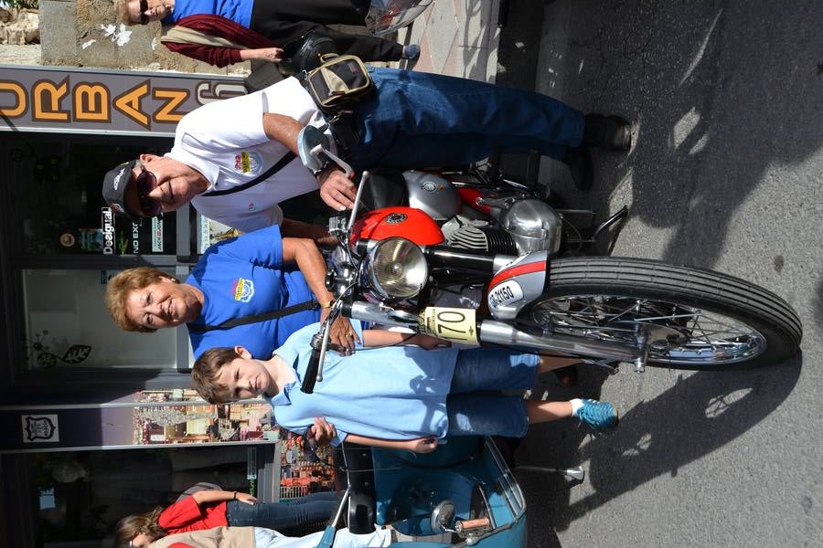 Salida de la XVIII Concentración de Motos Clásicas de Pinos Puente