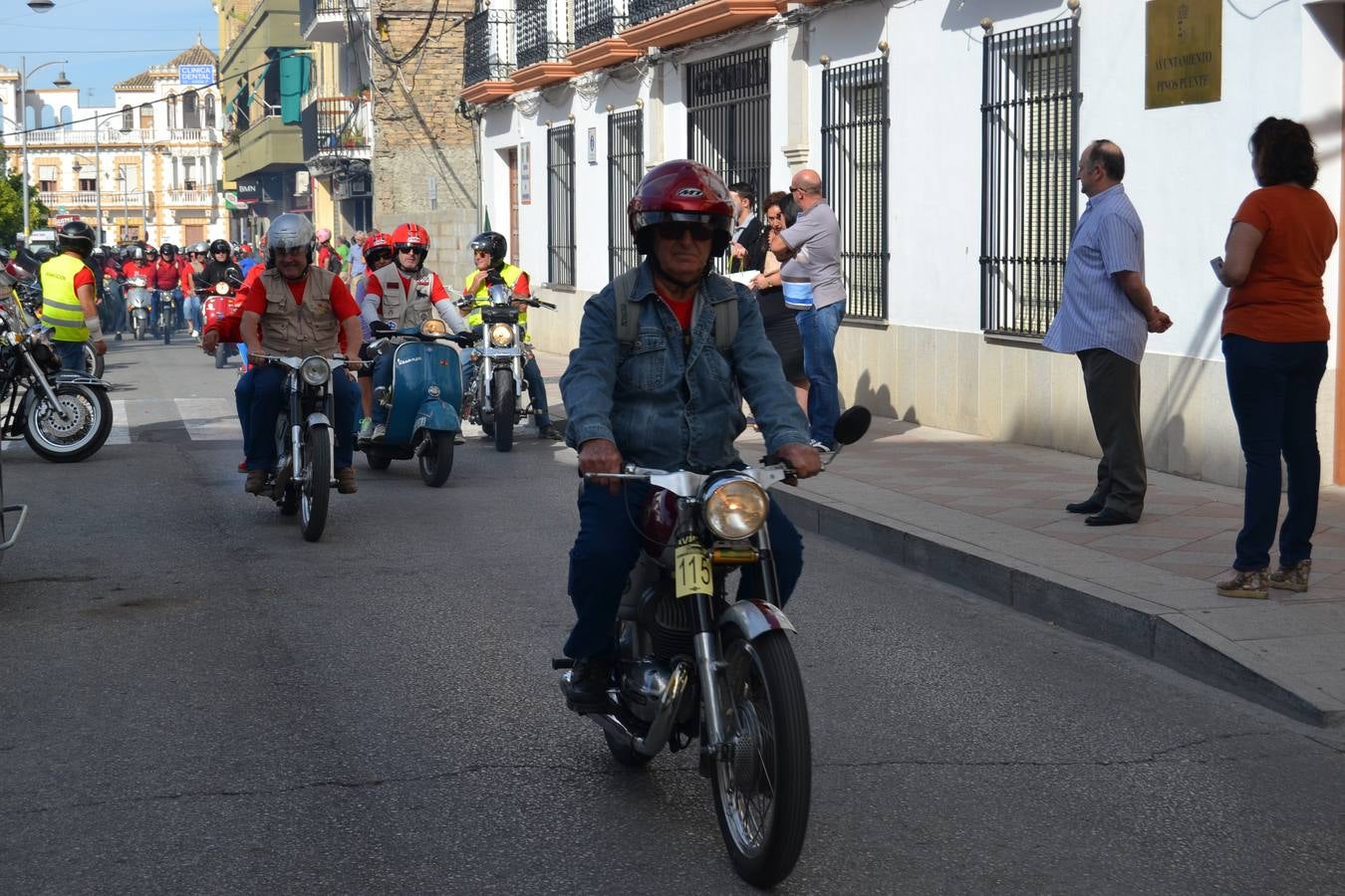 Salida de la XVIII Concentración de Motos Clásicas de Pinos Puente