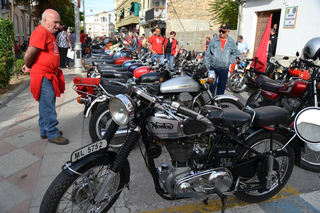 Salida de la XVIII Concentración de Motos Clásicas de Pinos Puente