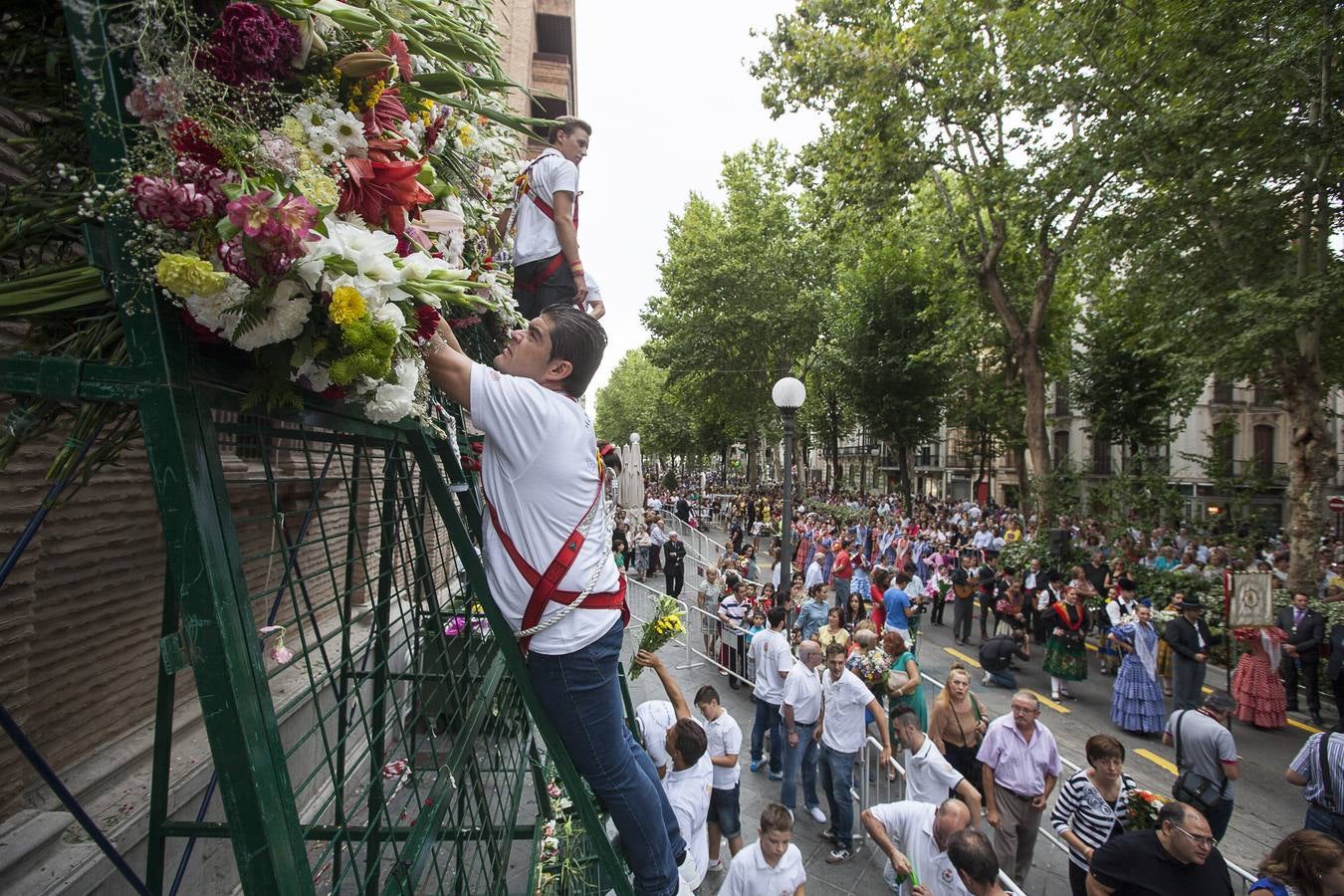 Ofrenda floral a la Virgen de las Angustias