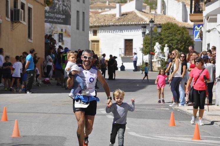 Larrocha y Esther Sánchez ganan la Sagra Sky Race