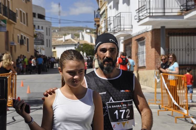 Larrocha y Esther Sánchez ganan la Sagra Sky Race